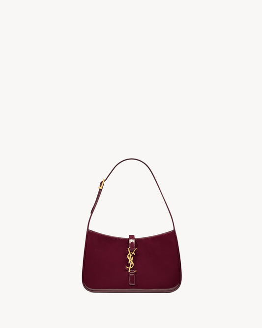 YL -  Le 5 à 7 Patent Leather Hobo – Burgundy Elegance